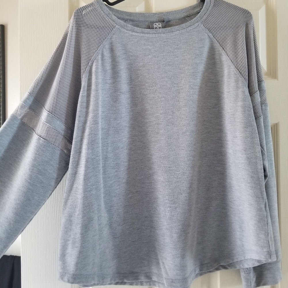 2x Daisy Fuentes Long Sleeve Shirt